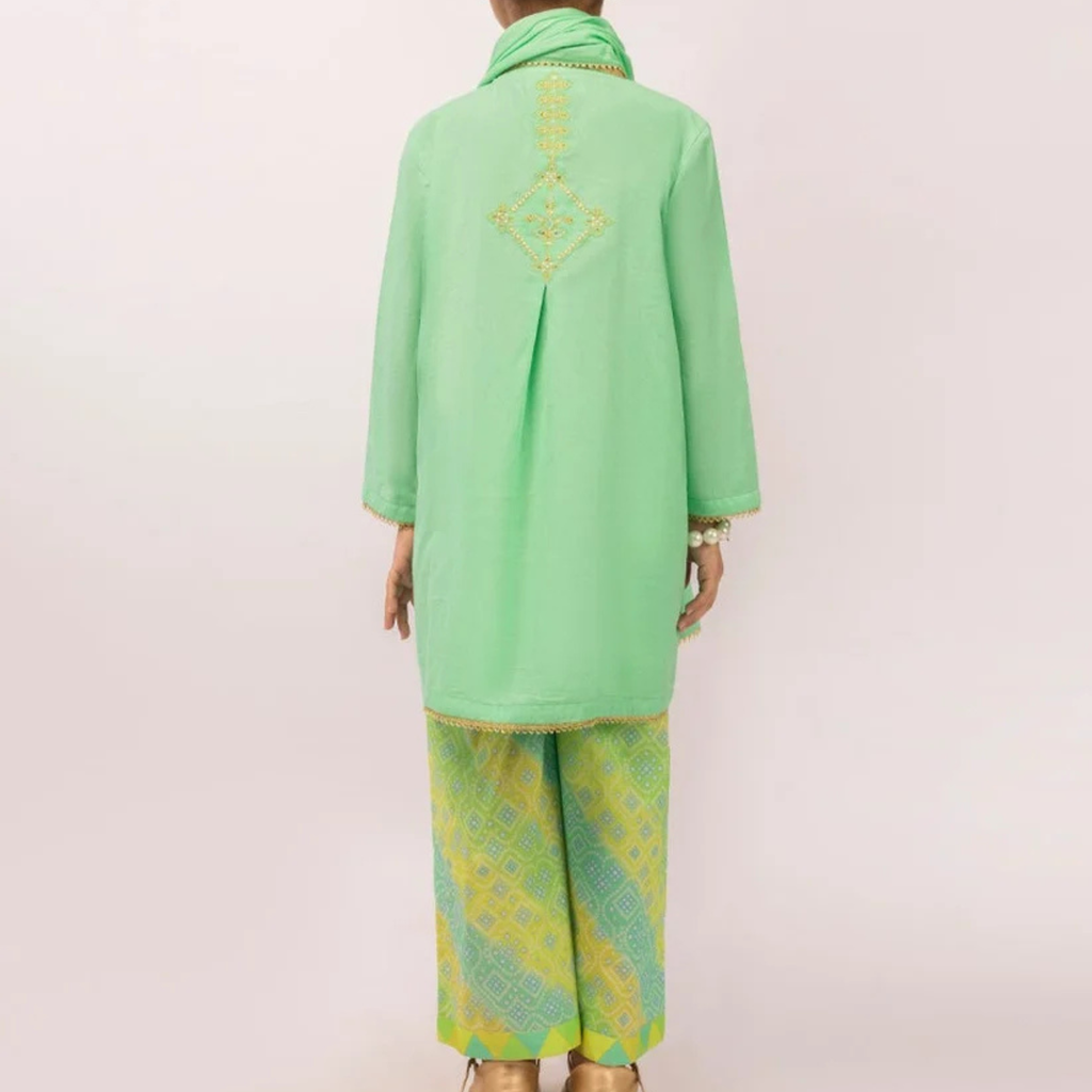 Back view of the green girls’ kurta showing the embroidered motif and patterned trousers